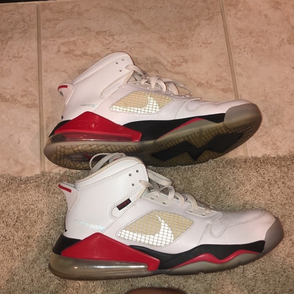 Jordan son of Mars 270. Fantastic condition, white and red, mens size 12. - Picture 7 of 8